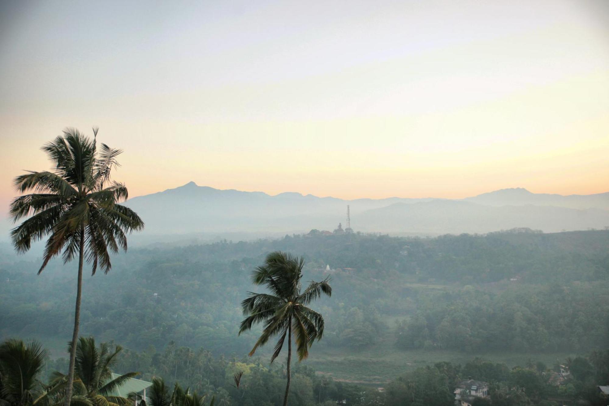 Serenity Hill Oasis Hotel Kandy Bagian luar foto