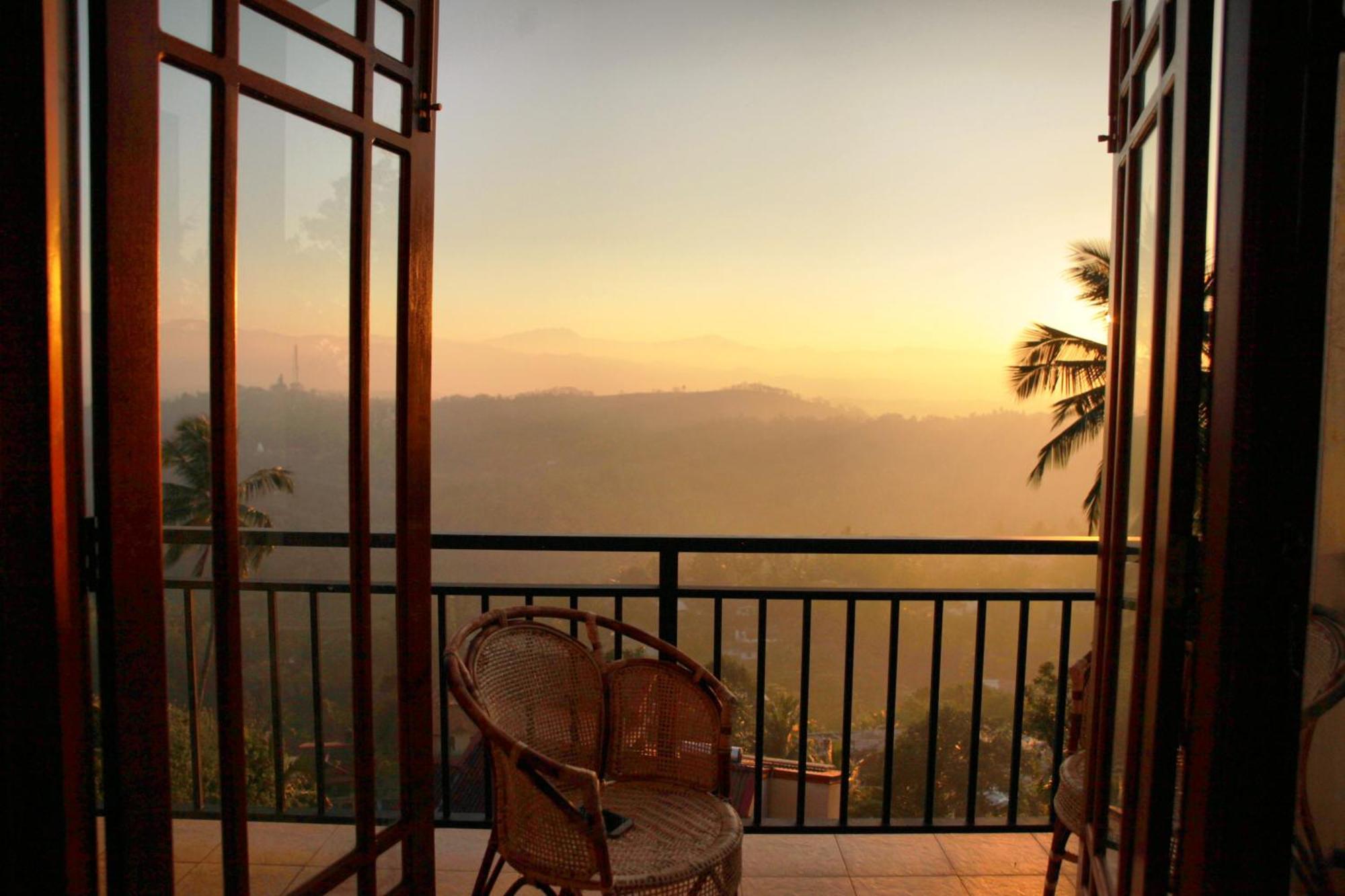 Serenity Hill Oasis Hotel Kandy Bagian luar foto