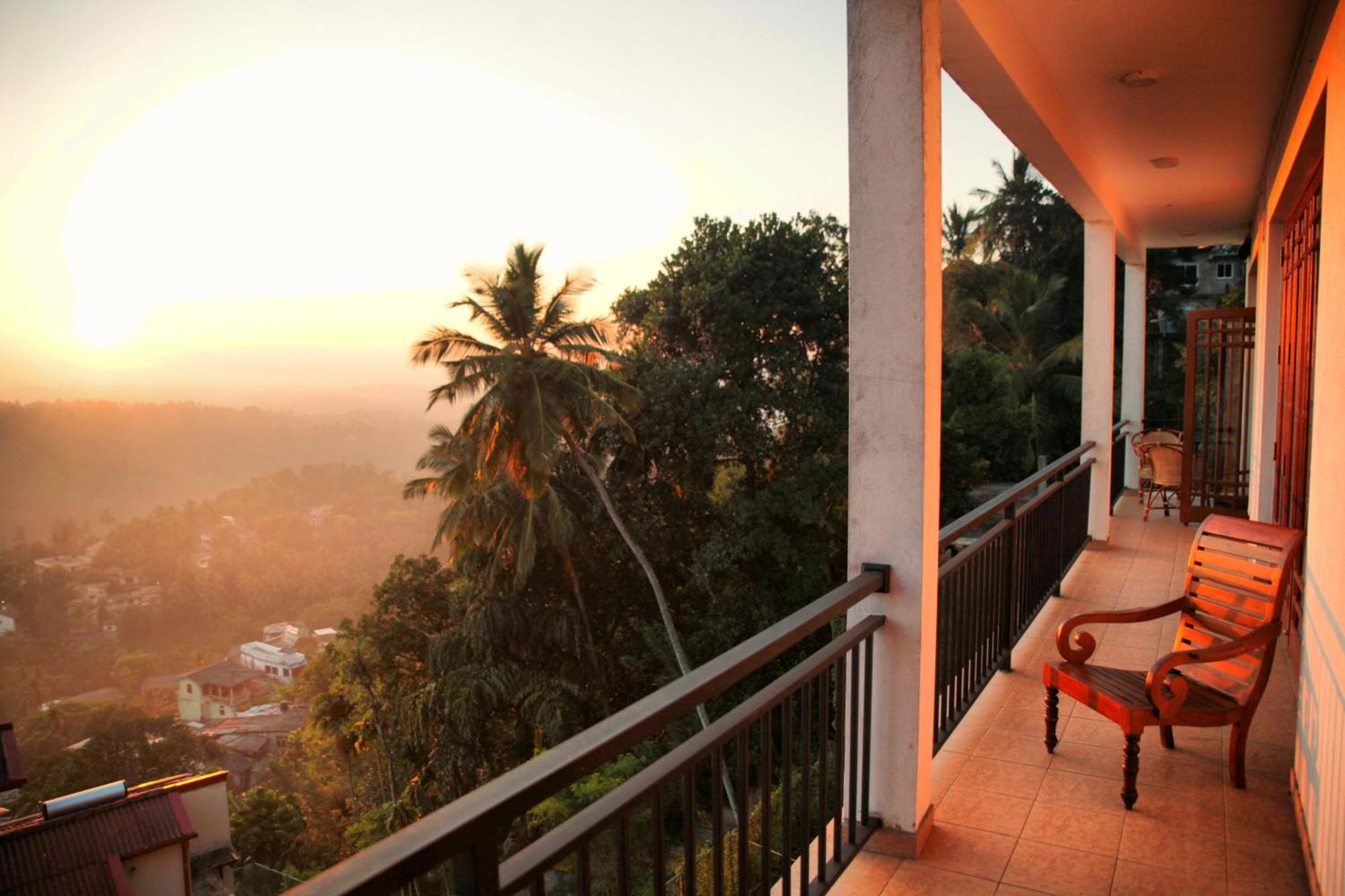 Serenity Hill Oasis Hotel Kandy Bagian luar foto