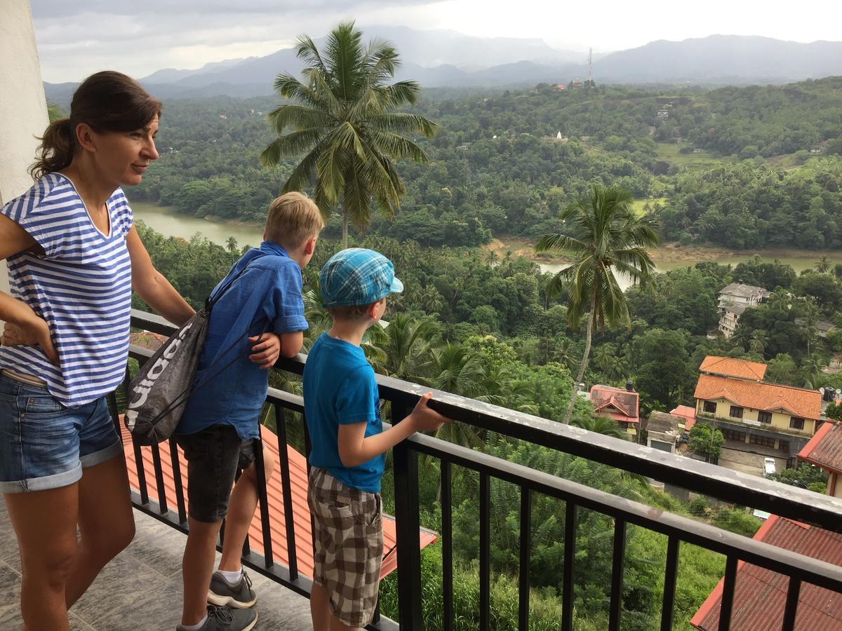 Serenity Hill Oasis Hotel Kandy Bagian luar foto