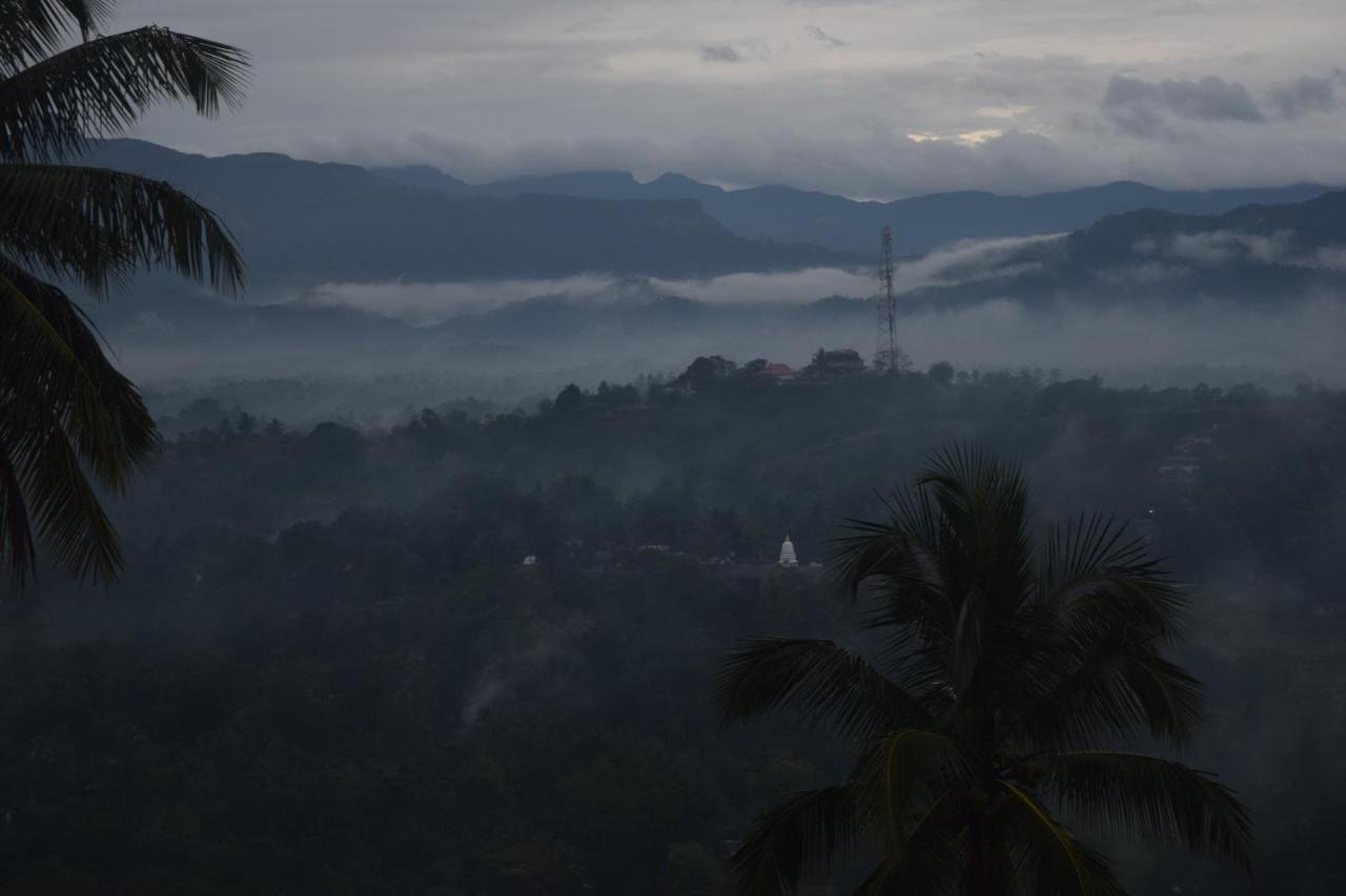 Serenity Hill Oasis Hotel Kandy Bagian luar foto